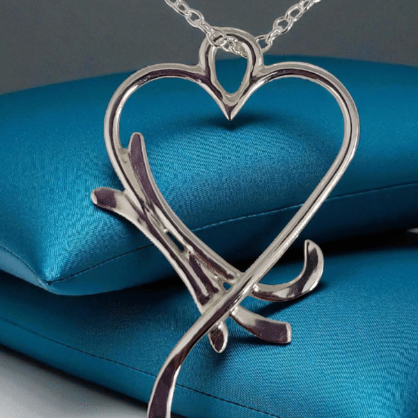 Sterling silver elegant heart necklace